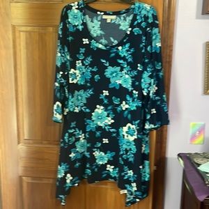 Woman within shark bite hem 2x 26/28